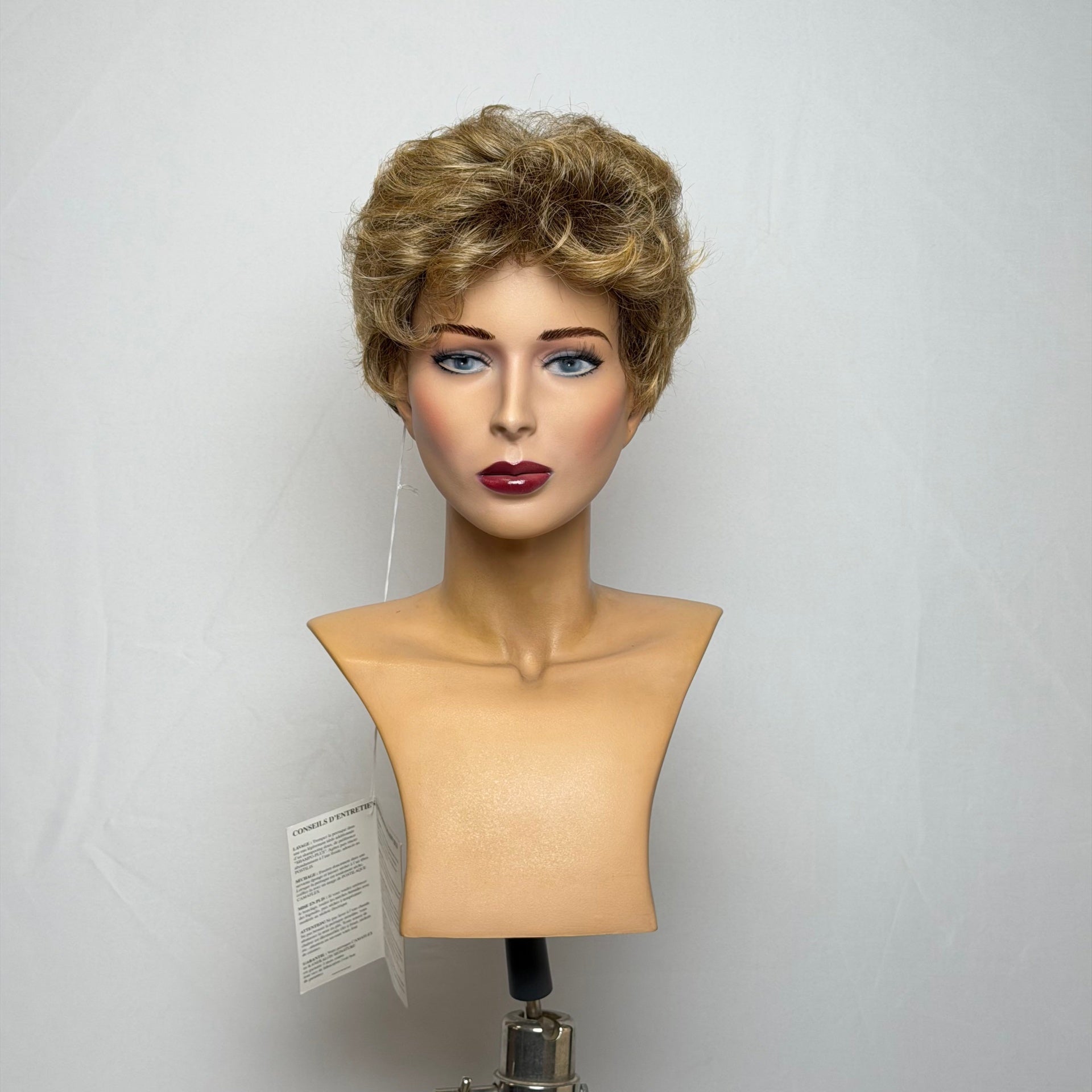 Fabia luxury wig front