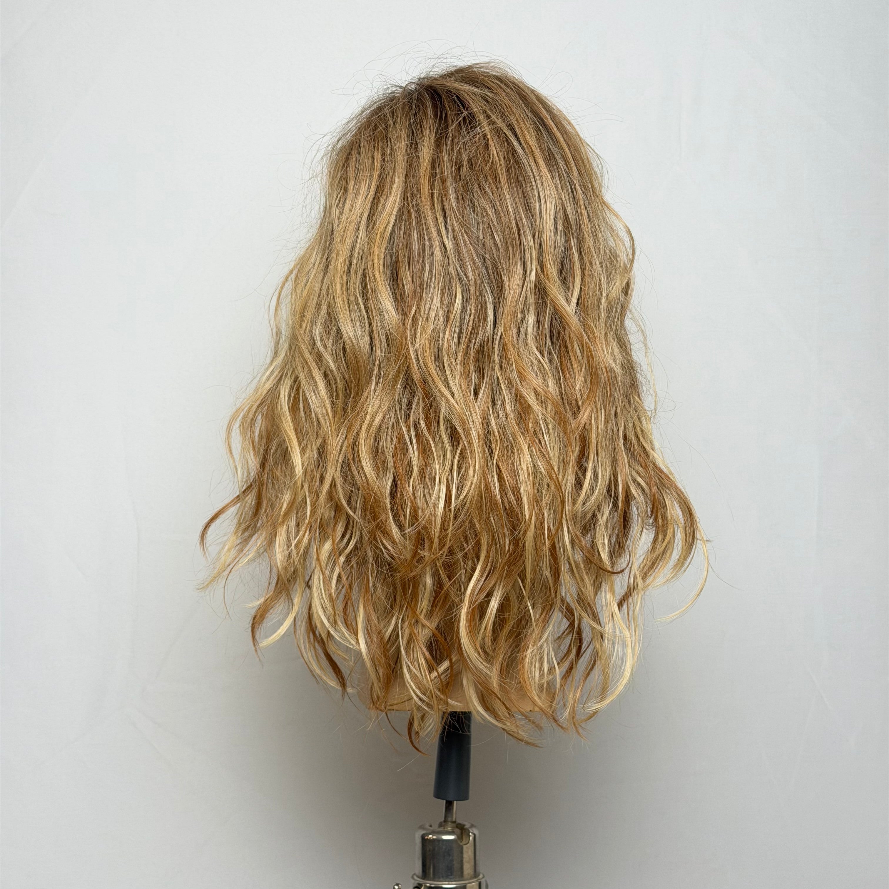 Magic wig back